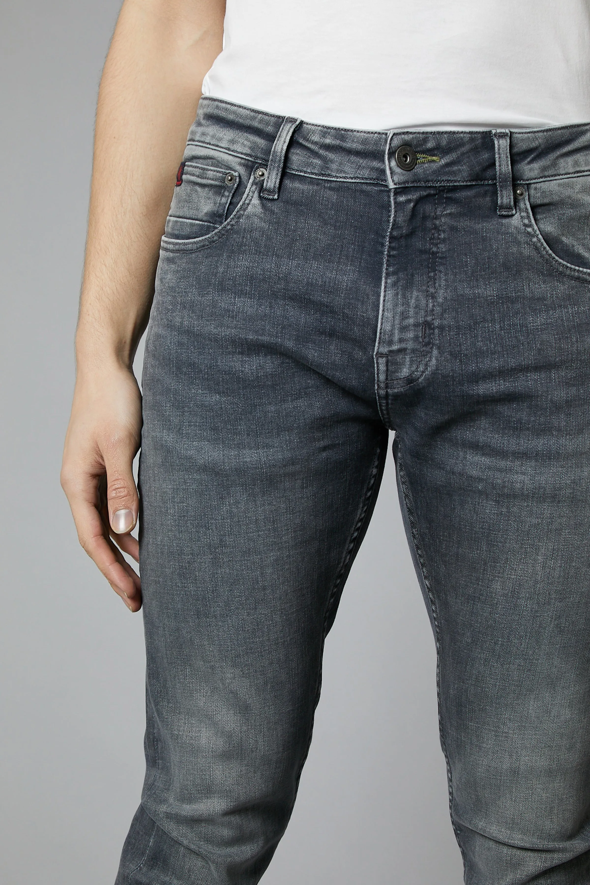 Dakota Slim Fit Jeans In Grey