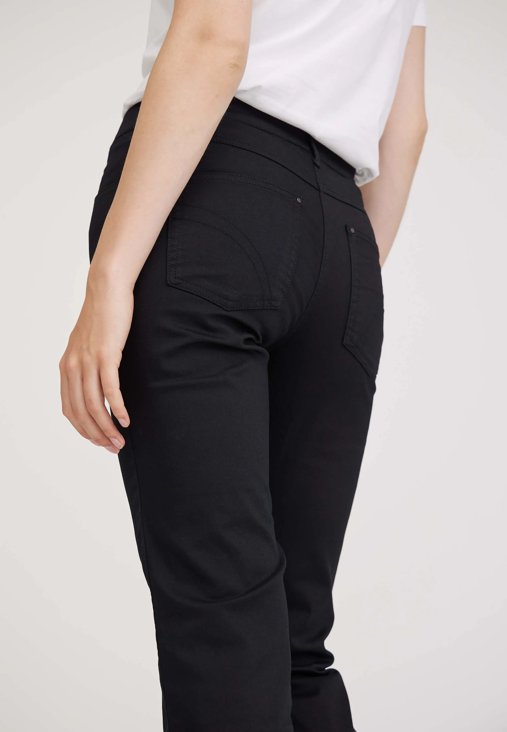 Helen Straight - Extra Short Length - Black