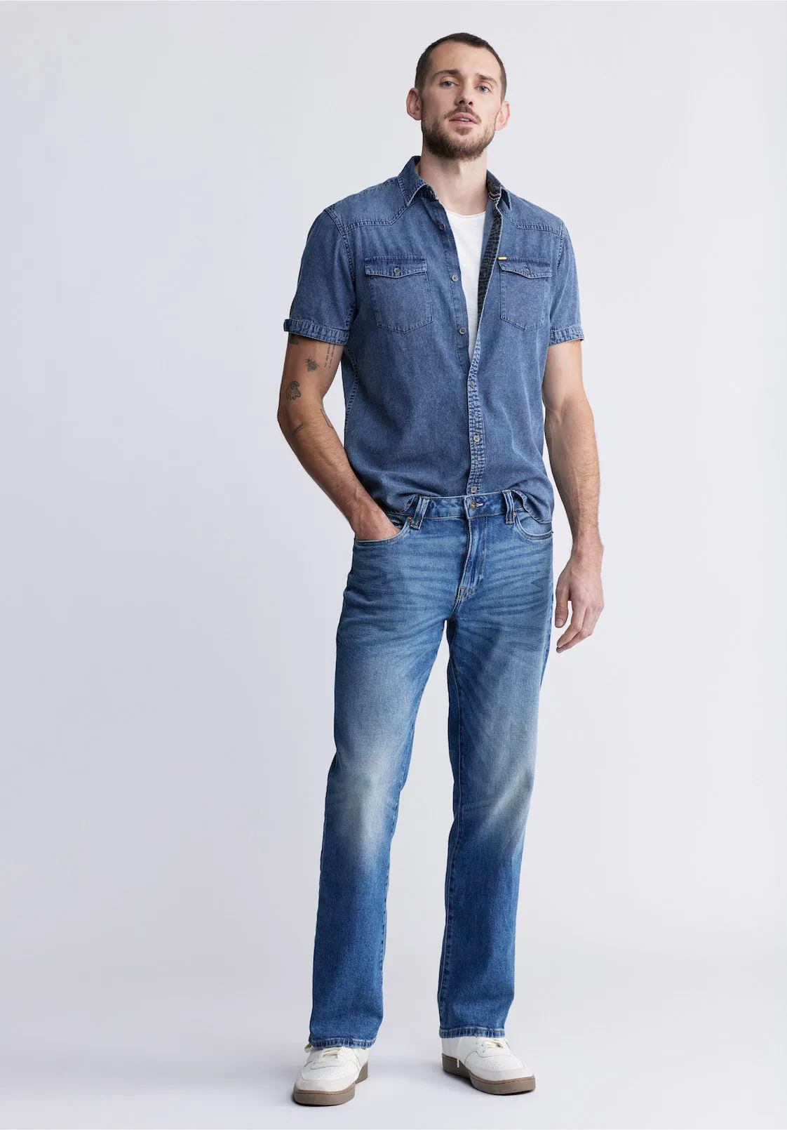 Relaxed Straight Driven Men's Jeans in Heavily Sanded Wash - BM22986