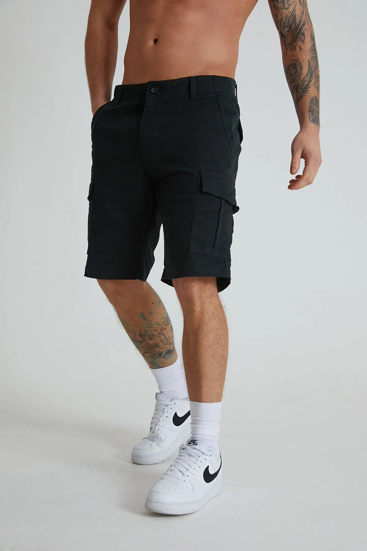 Rover cargo short with multi pockets in premium cotton twill - Black