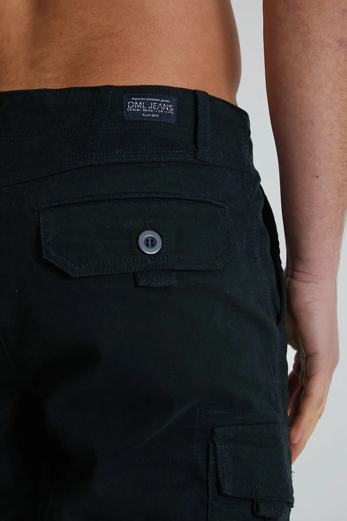 Rover cargo short with multi pockets in premium cotton twill - Black