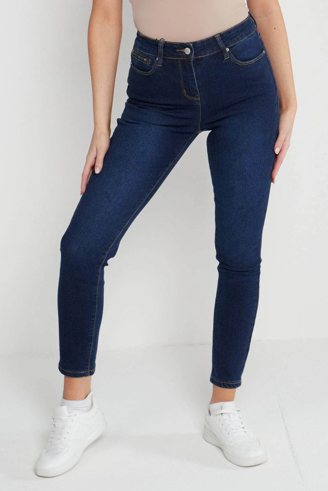 Saloos Comfort Stretch Tapered Mid-High Waist Jeans